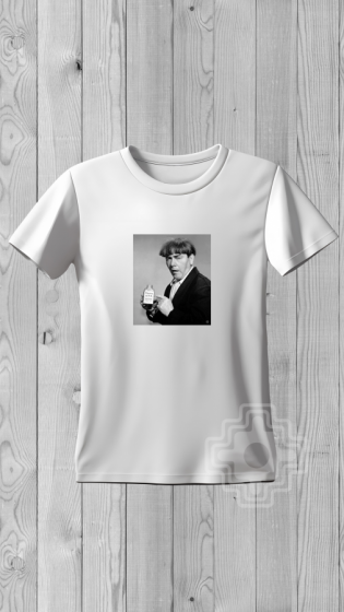 Remera MOE