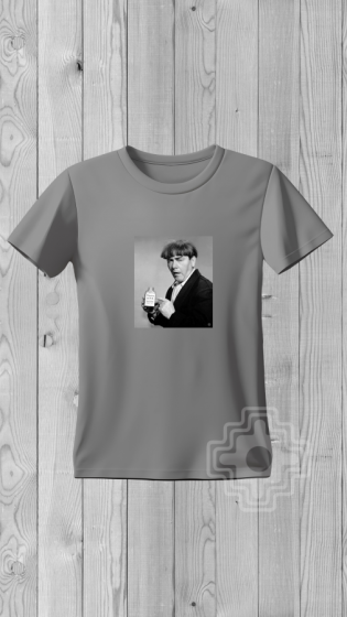 Remera MOE